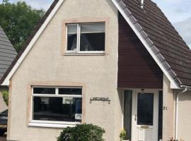 Limegrove Comfortable three bedroom house, Hotel in Law