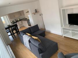 One Bedroom flat in Whitstable with free parking, rental pantai di Whitstable