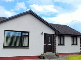 2 Bed home with private garden in the Highlands, hotel in Beauly