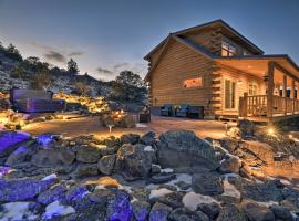 Peaceful Cabin with Panoramic Mtn Views and Hot Tub!, hotel in Del Norte