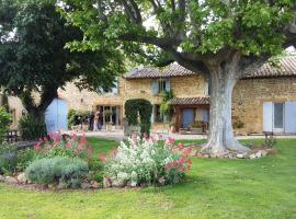 Mas du Clos de l'Escarrat, guest house in Jonquières