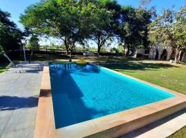 Kampu Nature Pool Villa Rayong, hotel in Rayong