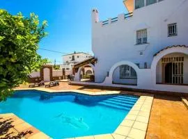 R116 Casa adosada con piscina privada en Cunit