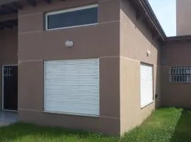 Casa F.U.Camet a 50 mts del mar y 100 mts playa