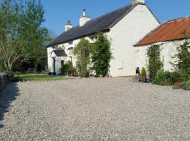Beautiful 300 year old traditional country cottage, holiday home in Courtmatrix