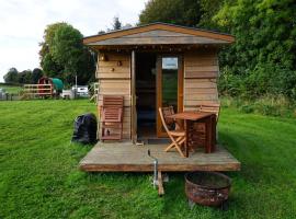 Unique Off- Grid Beehive Pod at Westcote Glamping, hotel u kojem su ljubimci dozvoljeni u gradu 'Hawick'