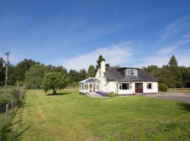 Juniper Hill near Loch Achilty on the NC500, hotel in Contin