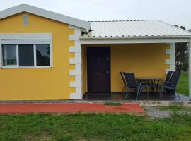 Maison de 2 chambres avec jardin clos et wifi a Macouria, casa en Guenouillet