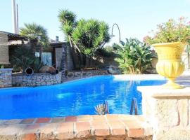 2 bedrooms appartement with shared pool enclosed garden and wifi at Castrignano del Capo 4 km away from the beach, hotel in Castrignano del Capo