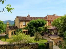 Maison charmante à Saint-Cybranet avec grand jardin, piscine