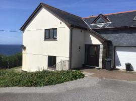 Captivating 8-Bed House in Porthleven, hotel in Porthleven