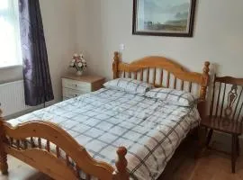 2 Bed Cottage - Sleeps 6 - Parking - Wifi