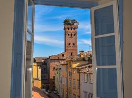 Al Carmine Apartments Towers view with AC, self catering accommodation in Lucca