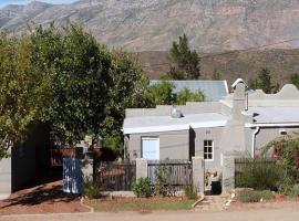 Cosy 6 Person Cottage with Mountain View, βίλα σε Barrydale