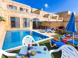 Ta Danjela 4 bedroom Villa with private pool, hotel en Xagħra