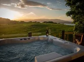 Super King Lodge-Sleeps 2-HotTub-Sea View