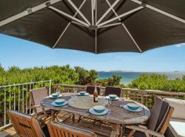 Double the Beach - Opito Bay Holiday Home: Opito Bay şehrinde bir otoparklı otel