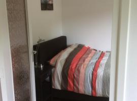 Vakantiehuisje vlakbij de duinen, ξενοδοχείο σε Oostvoorne