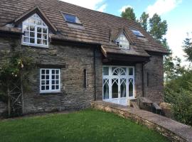 Beautiful 6-Bed Home in Brecon, hotel med parkering i Brecon