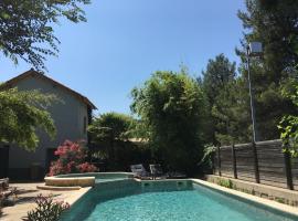 Hôtel la Fête en Provence, hotel a Vaison-la-Romaine