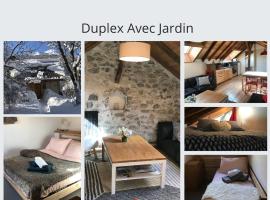 Appartement Duplex avec Jardin Attenant, hotel en Briançon