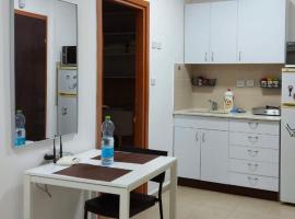 NEW STUDIO IN SOROKA HOSPITAL AREA, hotel in Beër Sjeva