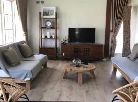 Super Wonderful 5 bedrooms with Bathroom Villa Marion Tomohon