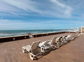 Ocean Front Condo sleeps 4 - on the Ocean - Marina View- Tiara Sands Resort، منتجع في مازاتلان