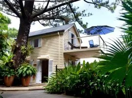 Port Douglas Cottage & Lodge