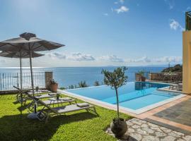 Anninata Villa Sleeps 5 with Pool Air Con and WiFi, hotel in Annináta