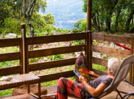 Camping Mille &Eacute;toiles, luksusteltta kohteessa Labastide-de-Virac