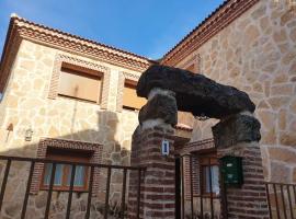 5 bedrooms house with furnished terrace at Navaluenga