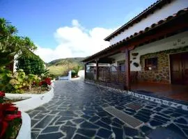 2 bedrooms appartement with furnished terrace and wifi at Los Silos 5 km away from the beach