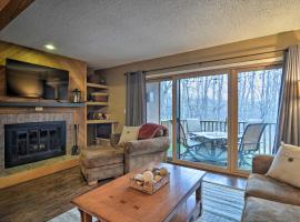 Cozy Bellaire Condo with Balcony - 3 Mi to Skiing!, hotel near Schuss Mountain Pink, Bellaire