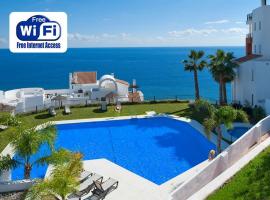 Apartamento de lujo con impresionantes vistas al mar en Torrox Costa, khách sạn ở Torrox