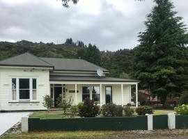 The Old Vicarage, hotel with parking in Reefton