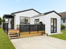 The Mount Beach Pad - Mt Maunganui Holiday Home, hotel with parking in Matapihi