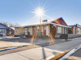 Hotel Bethel - Fort MacLeod, AB – motel w mieście Fort Macleod