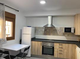 CAL PINTABOTES - Apartamento nuevo en Camarasa, cheap hotel in Camarasa