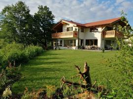 Wolke 8, hotel para famílias em Bernau am Chiemsee