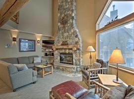 Comfy Lutsen Mountain Villa with Balcony and Grill, hotel in Lutsen