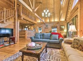 Superb Linville Mountain Cabin with Wraparound Decks, hotel in zona Monte Grandfather, Linville