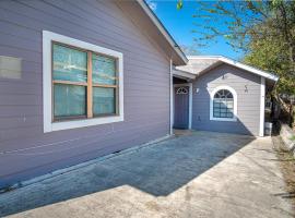 Houston St Guest house near Downtown/Military base, apartemen di San Antonio