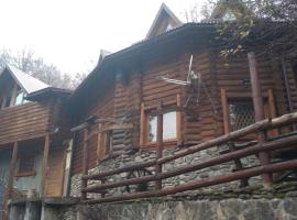 У Попа, Hotel in Lumshory