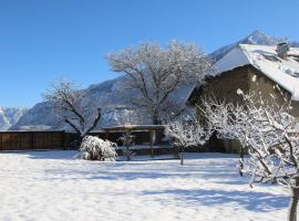 Chambres d'hôtes Les Peschiers: Chateauroux-les-Alpes şehrinde bir kayak merkezi