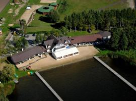 Łazienki Chodzieskie, hotel u gradu Hođež