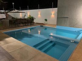 Casa moderna no centro próxima a atrações turísticas, hotel v destinaci Foz do Iguaçu