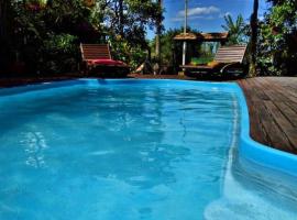 Villa Josefa - Chalé completo com piscina e churrasqueira, pet-friendly hotel in Praia do Rosa