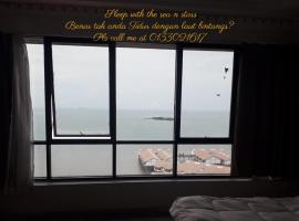Cozy c12-4 Penthouse Glory Beach Resort, ξενοδοχείο σε Kampong Arab