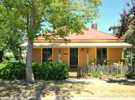 Cooma Cottage, hotel blizu znamenitosti Snowy Hydro Discovery Centre, Cooma